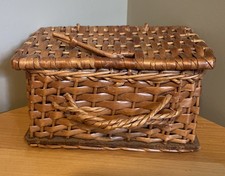 SQAURE WICKER BASKET WITH LID