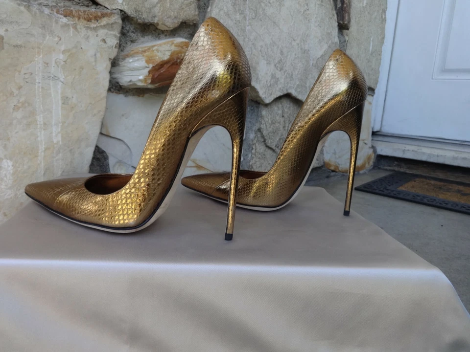 Brian Atwood *Autêntico* SkyHigh Bombas FM Pontas Longas Pele de Cobra Metálica EU37 - Imagem 3 de 4