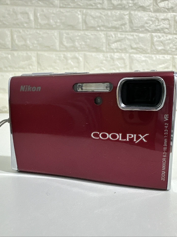 Nikon Coolpix S50 Point  Shoot Camera 7.2 Megapixels Digital Camera - Red RARE - Image 4 of 4