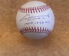 LIVAN HERNANDEZ MVP 1997 WS MARLINS SIGNED AUTOGRAPHED M.L. BASEBALL BECKETT AUT