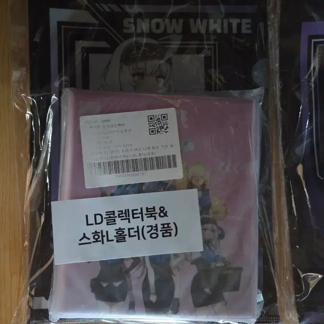 Victory Goddess Nike LD Collector Book + Swoosh L Holder Set