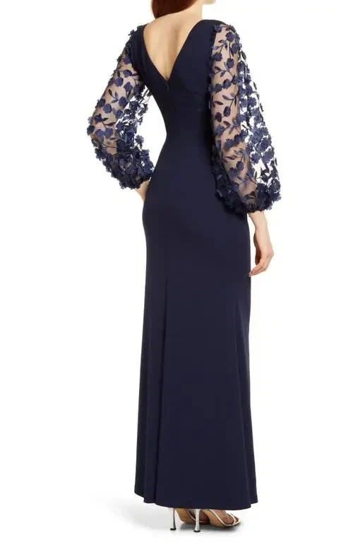 Vestido trompeta manga larga con apliques florales azul marino Eliza J talla 4 $228 Foto 3 de 3