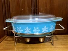 VTG PYREX Blue Snowflake Oval 2.5 Qt Cass. Dish Lid Warming Stand Candles 045