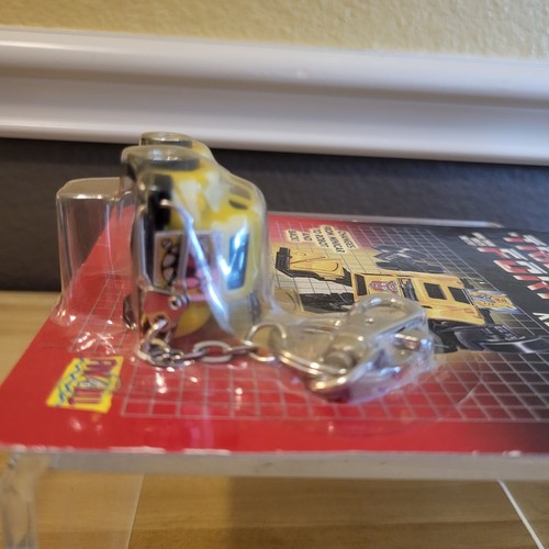 2001 Transformers Autobot Bumblebee Key Chain With Clip & Save Tech Specs, New - Picture 12 of 17