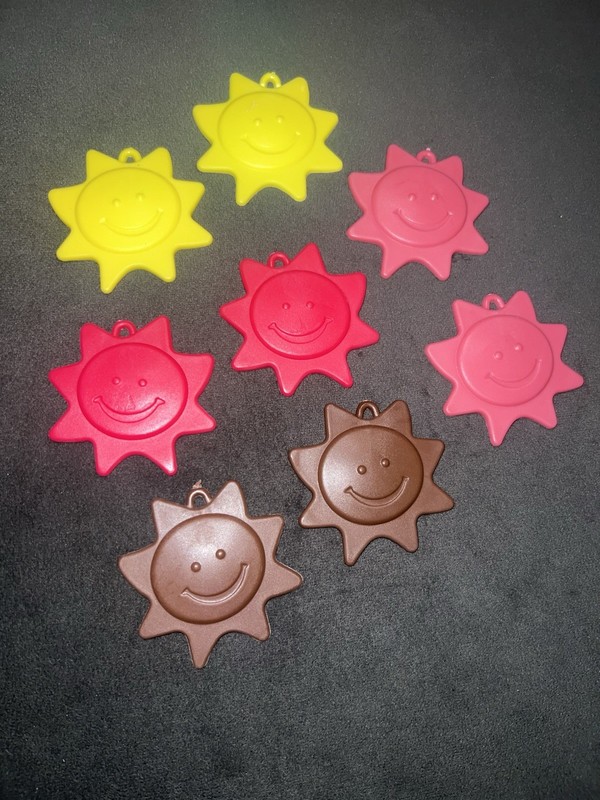 Pack Of 8 Vintage Plastic Sun Greenbrier Balloon Weights 