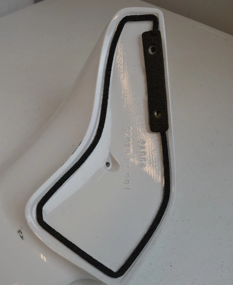 OEM Mazda Tribute Rear Wing Trunk Hatchback Liftgate Spoiler Classic White - Image 3 of 4