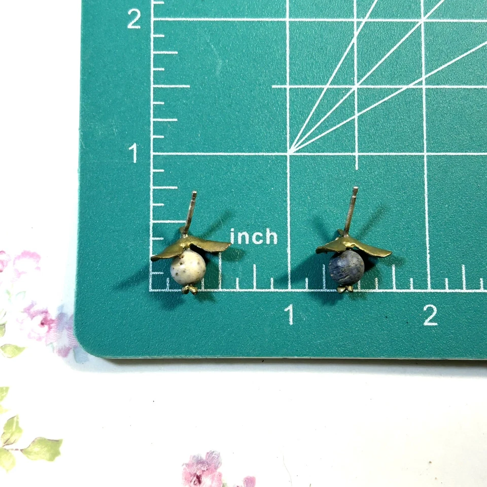 Pendientes Michael Michaud Blueberry Post Pequeño Bronce y Piedra Foto 3 de 4