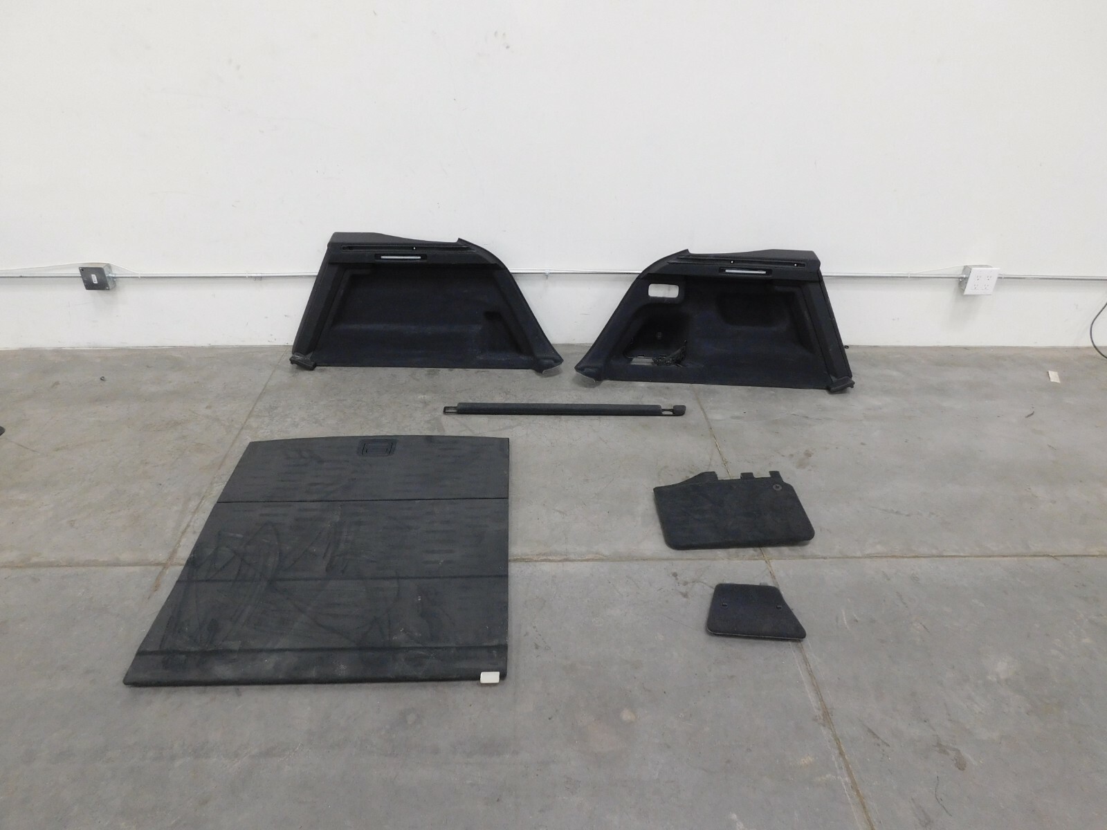 2019 20  Lamborghini Urus Rear Cargo Floor / Trim Panels #1064 C2