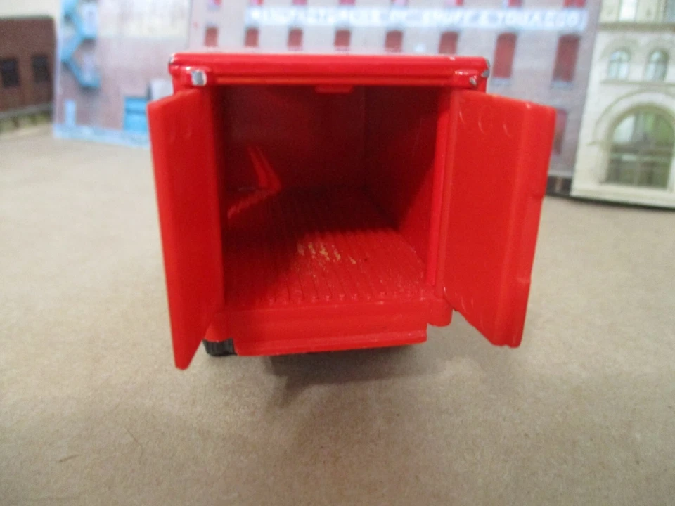 Vintage Shinsei GMC U.S. Trucking Box Truck in Red & White 1:60 scale - Image 4 of 4