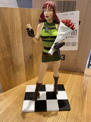 DIAMOND SELECT MARVEL 2003 Characters Inc. MARY JANE STATUE