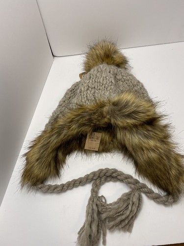 American Eagle Toboggan Pom Top 