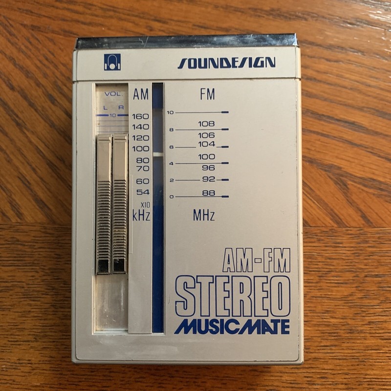 SOUNDESIGN AM-FM Stereo Music Mate Walkman Model 2088(C)-No Ear Phones But Works
