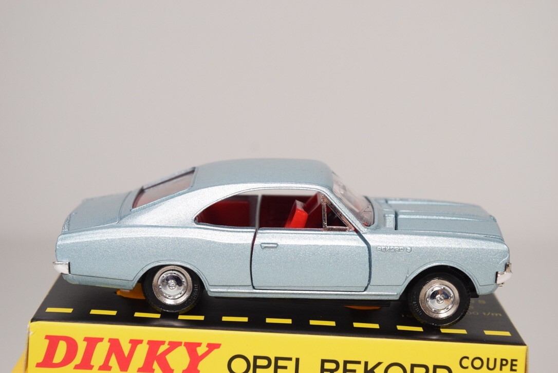 B3 1:43 DINKY TOYS ATLAS 1405 OPEL REKORD COUPE 1900 MET. BLUE MIB