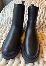 SCHUTZ Billie, Black Leather Chelsea Boots. Slip-On, Lug Sole, Women’s US 9