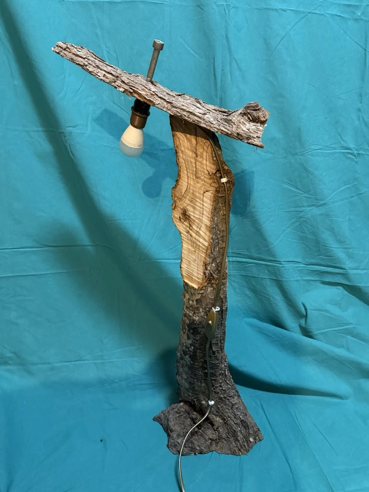 Lampada Artigianale In Legno Di Ulivo Realizzata A Mano Altezza 80cm - Immagine 4 di 4