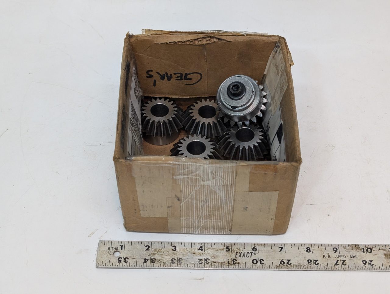 Lot of 5 Boston Gear Straight Bevel Gears, 4 Loose and 1 Shaft Assembly