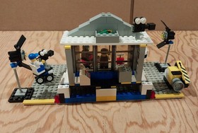 Lego 1352, Explosion Studio, 100% Complete w/ ALL 4 minifigs - VERY NICE!