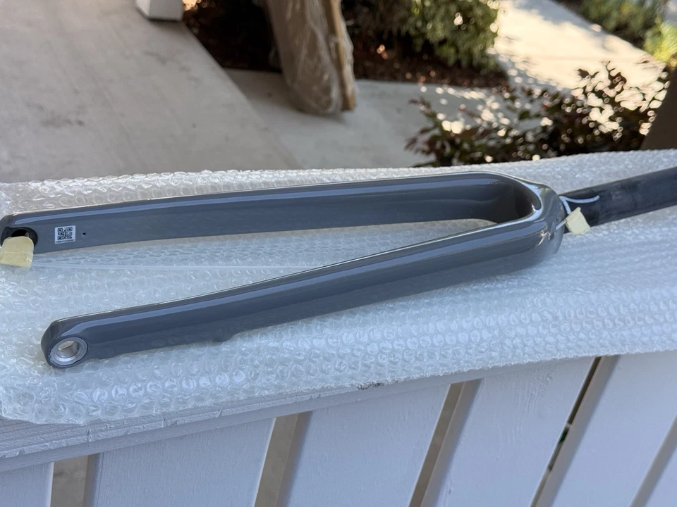 Canyon Ultimate/Endurace Carbon Disc Fork 12x100 Thru Axle Color Grey New - Image 2 of 4