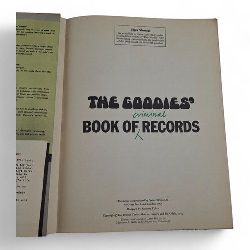The Goodies Book of Criminal Records 1975 con carta insertada - Imagen 7 de 8