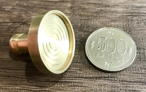 Magique Pièce de monnaie Thru main Japonais Yen Through 500 près - Photo 2/5