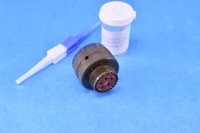 Amphenol Circular Mil-Spec Connector 5P SZ15 20-16AWG 13A Female MS27467T15B5S