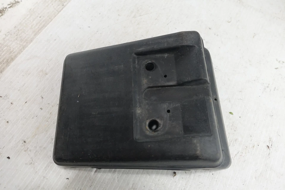 1983 Honda V45 Magna VF750C CAIXA DE APOIO TRASEIRO FABRICANTE DE EQUIPAMENTO ORIGINAL - Imagem 4 de 4