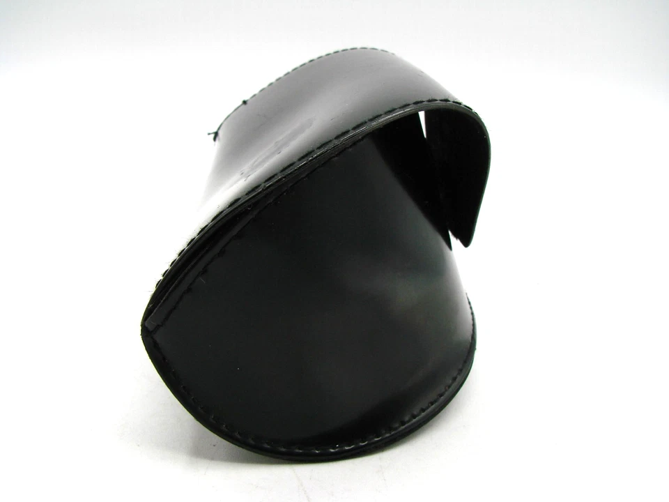 Estuche grande de cuero negro Fendi para gafas de sol gancho semi duro cierre de bucle forrado con fieltro Foto 3 de 4