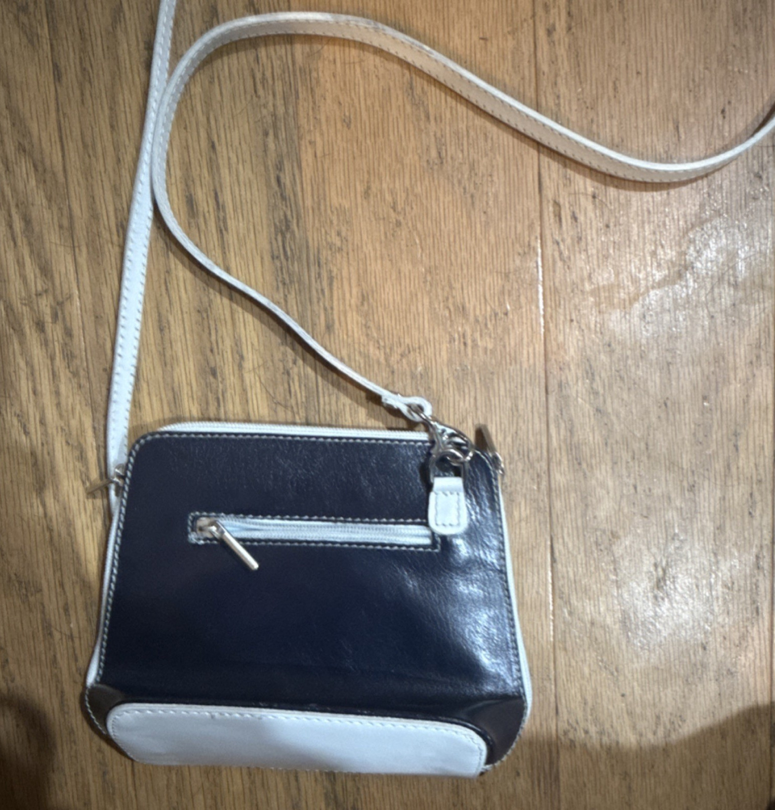 Vera Pelle Navy White Crossbody Bag Zipper Accent Silver Hardware Women&rsquo;s