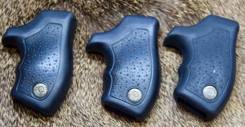 TAURUS Rubber Finger Groove CC Grips For Small Frame Revolver 85 605 856 905 650