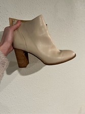 Oasis Society Women's Cream Zip-up Ankle Booties Size 8.5