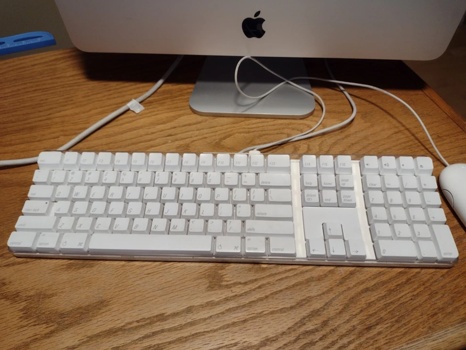 Apple iMac A1224 20" 2.4 GHz 250GB HDD  Keyboard, Mouse, Tested - Image 4 of 4