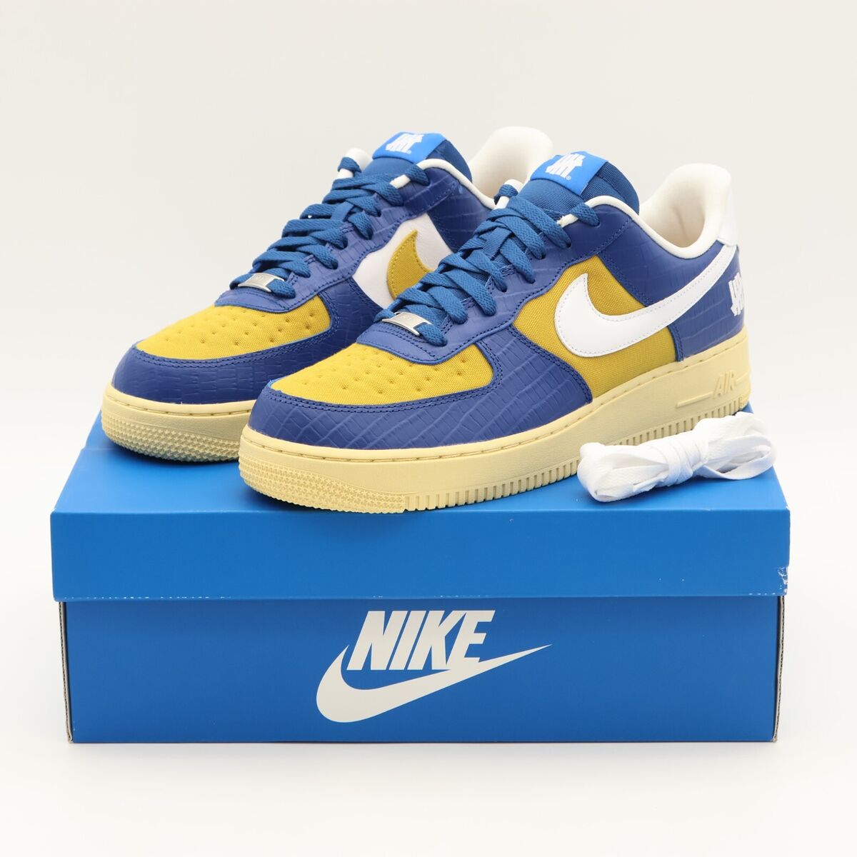 Size 10.5 - Nike Undefeated x Air Force 1 SP Low Dunk vs AF1 Size 10.5 - Nike Undefeated x Air Force 1 SP Low Dunk vs AF1