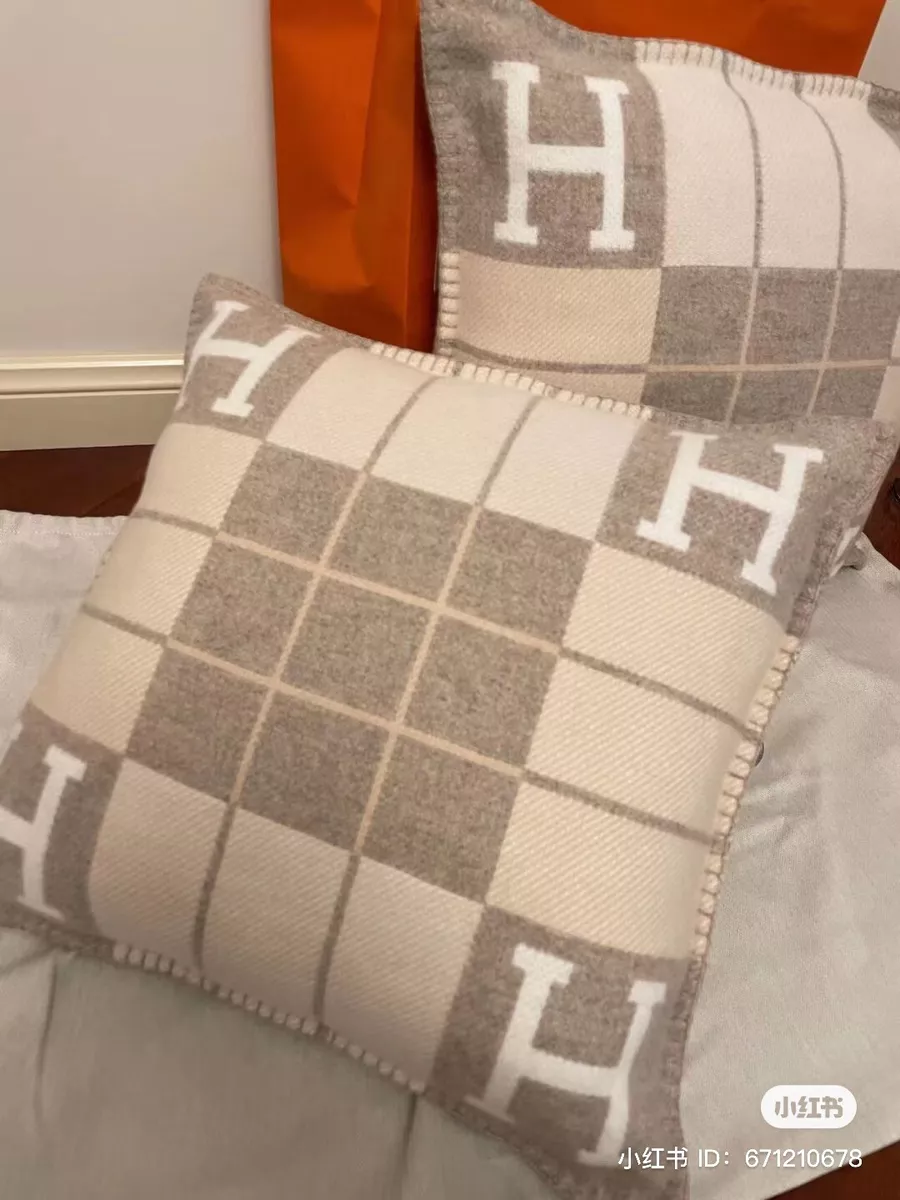 NEW HERMES Coco Camomille Wool Cashmere Avalon Iii Pillow Small