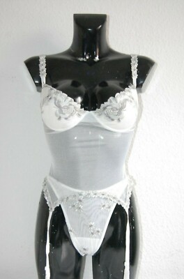 *** FREE LOOSE *** Corsage Guepiere + Tanga *** Modell 33/37*** UVP: 159 