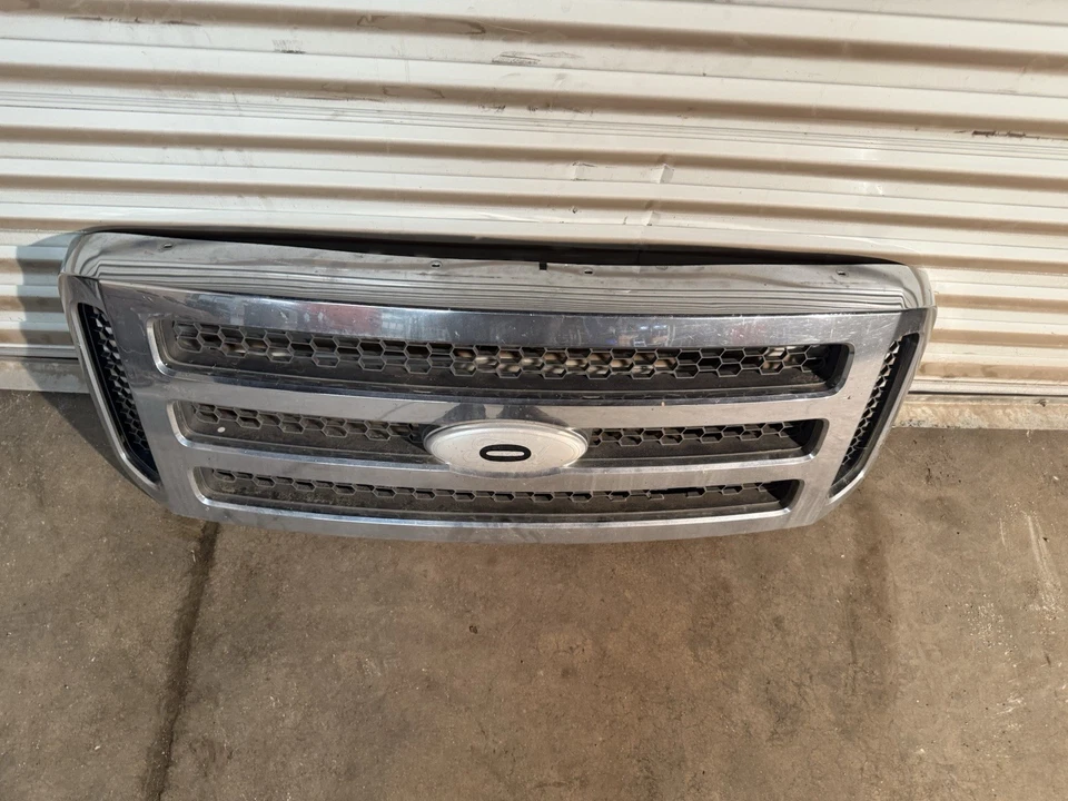 Conjunto de parrilla delantera Ford F250 F350 Super Duty 2005-2007 Foto 3 de 4