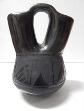 JOSEFITA MARTINEZ (d) VINTAGE SANTO DOMINGO PUEBLO INDIAN POTTERY WEDDING VASE