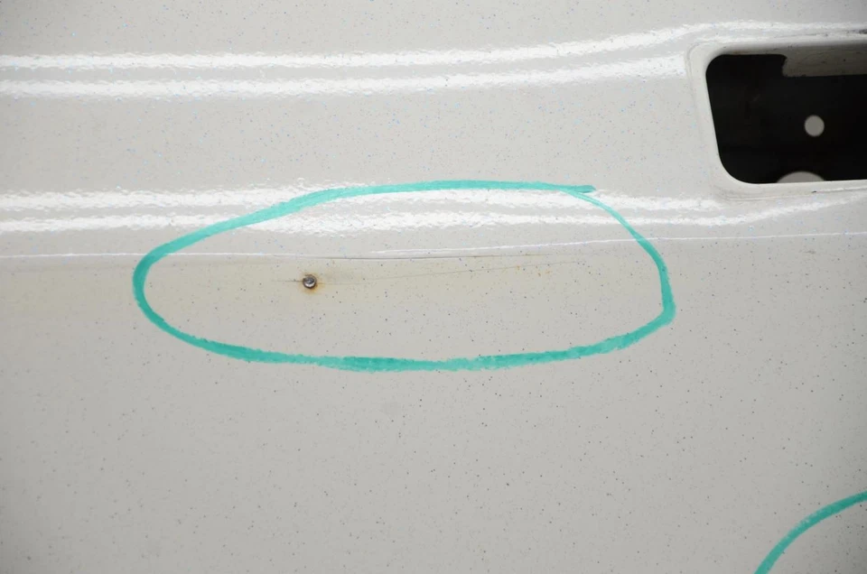 Carcasa de puerta delantera izquierda blanca para conductor 82-83 280ZX Foto 3 de 4