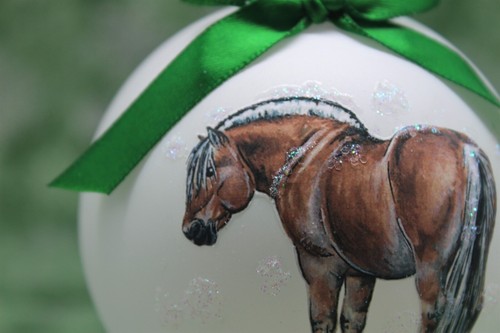 H415 Hand-made Christmas Ornament - horse - fjord brown dun side stand (green) - Picture 2 of 6