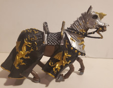 PLASTOY WORLD OF KNIGHTS MEDIEVIL HORSE IN ARMOR PVC FIGURE SILVER BLACK GOLD