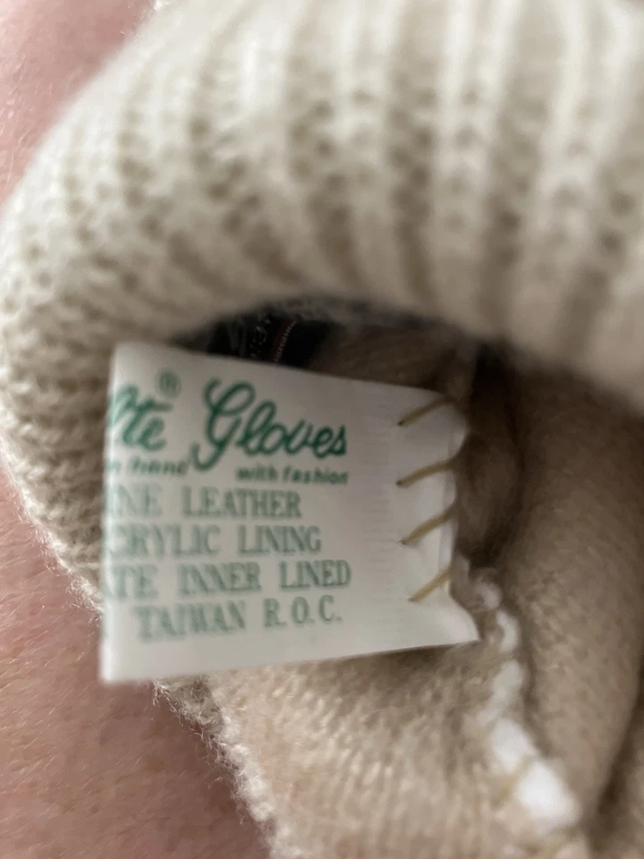 Van Raalte Thinsulate Vintage 70's Beige Taupe Suede/Knit Winter Gloves. Size 7 - Image 4 of 4
