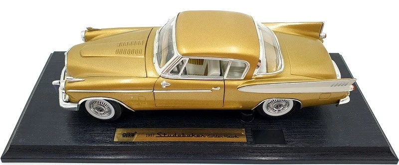Anson 1/18 Scale Diecast 30384 - 1957 Studebaker Golden Hawk - Gold - Image 3 of 4