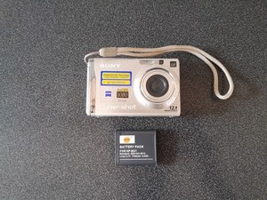 Sony Cybershot DSC-W200 12.1MP 3x Zoom Digital Camera Silver Tested & Working