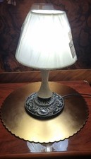 Lampada da tavolo vintage in stile classico con base in ghisa