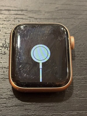 Apple watch SE 1 (2020) - 40 mm - GPS - Rose - compte utilisateur associé - Photo 1/3