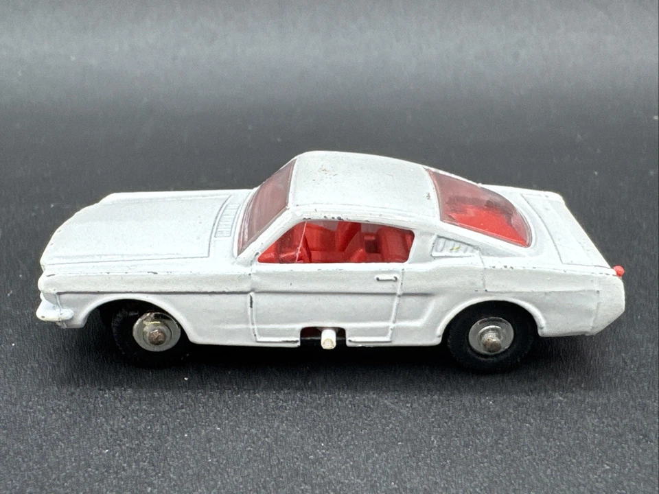 Vintage Lesney Matchbox #8 FORD MUSTANG white  Original Box COMPLETE - Image 2 of 4