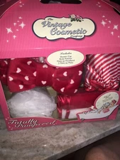  TOTALLY PAMPERED THE VINTAGE COSMETIC COMPANY GIFT SET-BRAND NEW