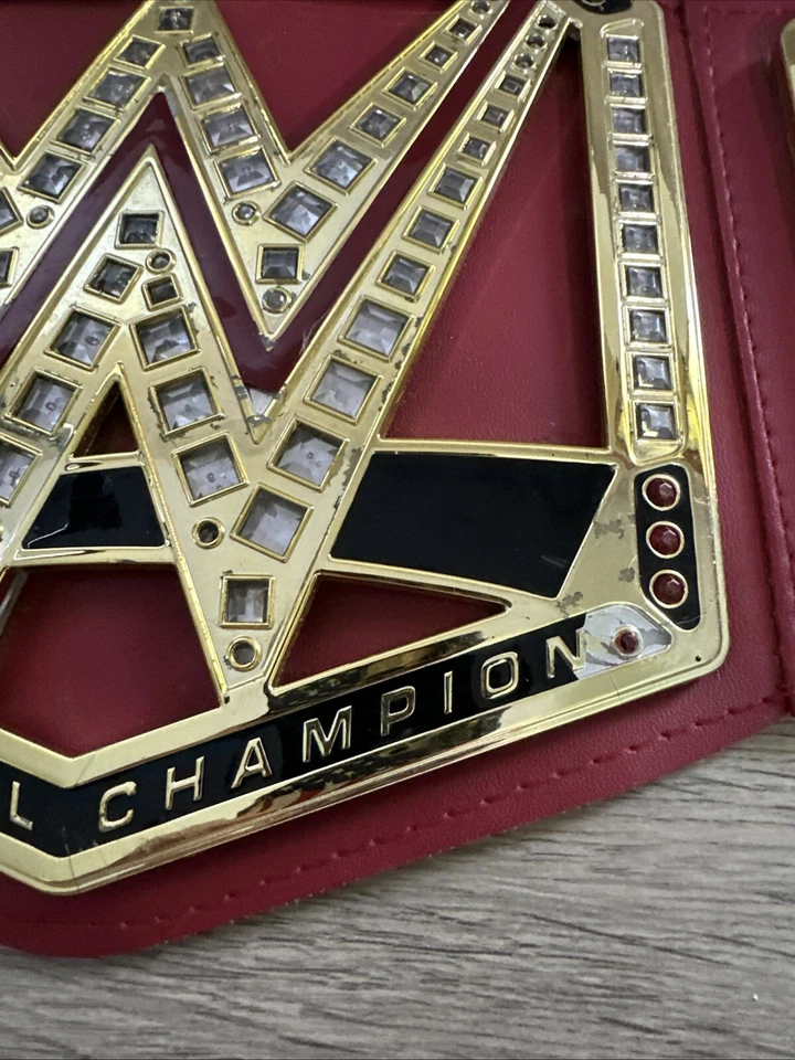 WWE Wrestling Universal Champion Championship Belt Red Replica Toy 2016 - Image 4 of 4