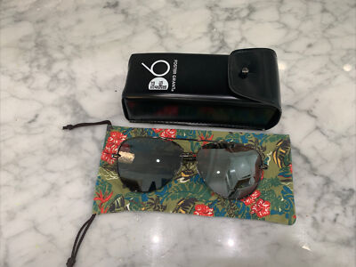Foster Grant 90s year of style Black Aviator Sun Glasses. New