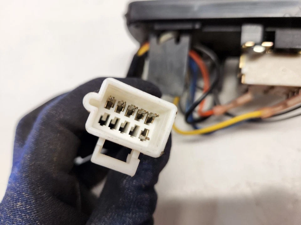 1999-00 Cadillac Escalade Rear Auxiliary Temperature Control   - Image 4 of 4