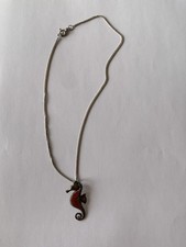 925 sterling silver seahorse pendant with chain, 7.13 grams.